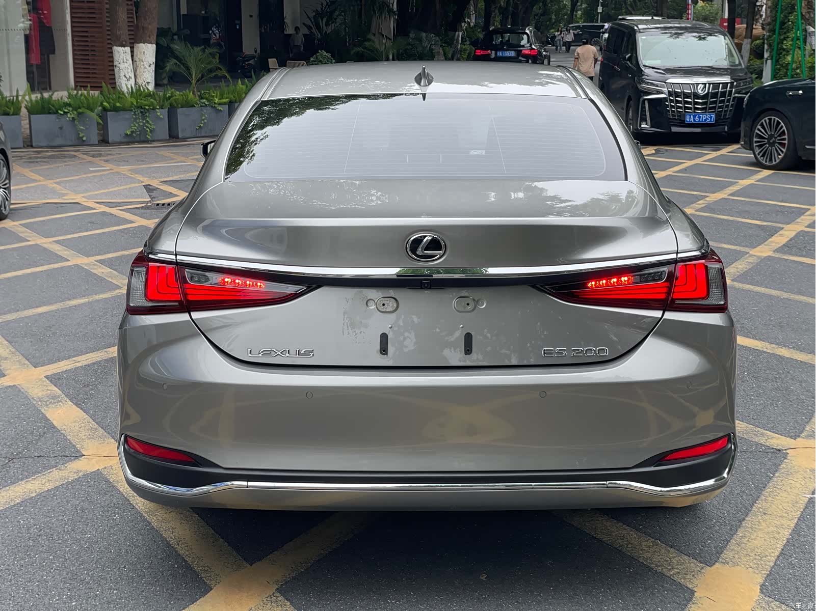 Lexus ES, 2019 все фото