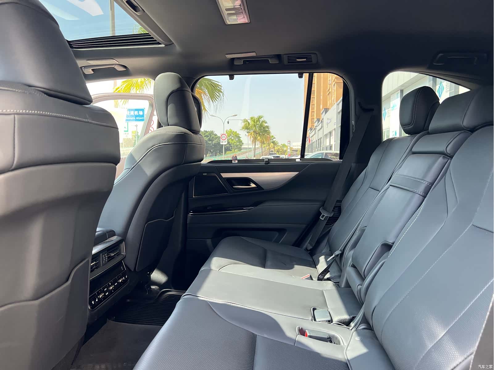 Lexus LX, 2026 9