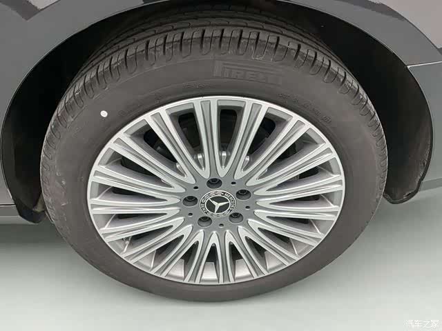 Mercedes-Benz E-Class, 2022 11
