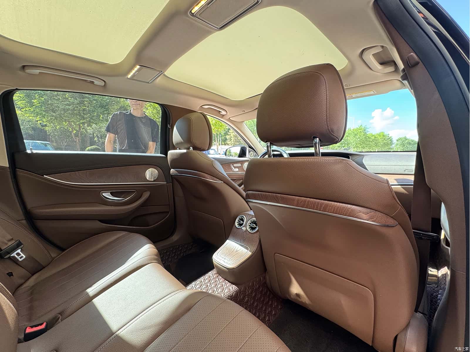 Mercedes-Benz E-Class, 2022 15