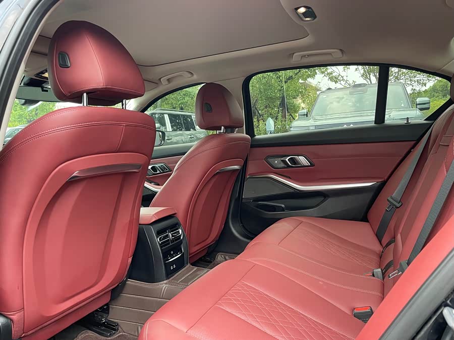 BMW 3 Series 2025, фото 7
