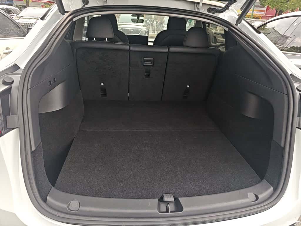 Tesla Model Y, 2023 19