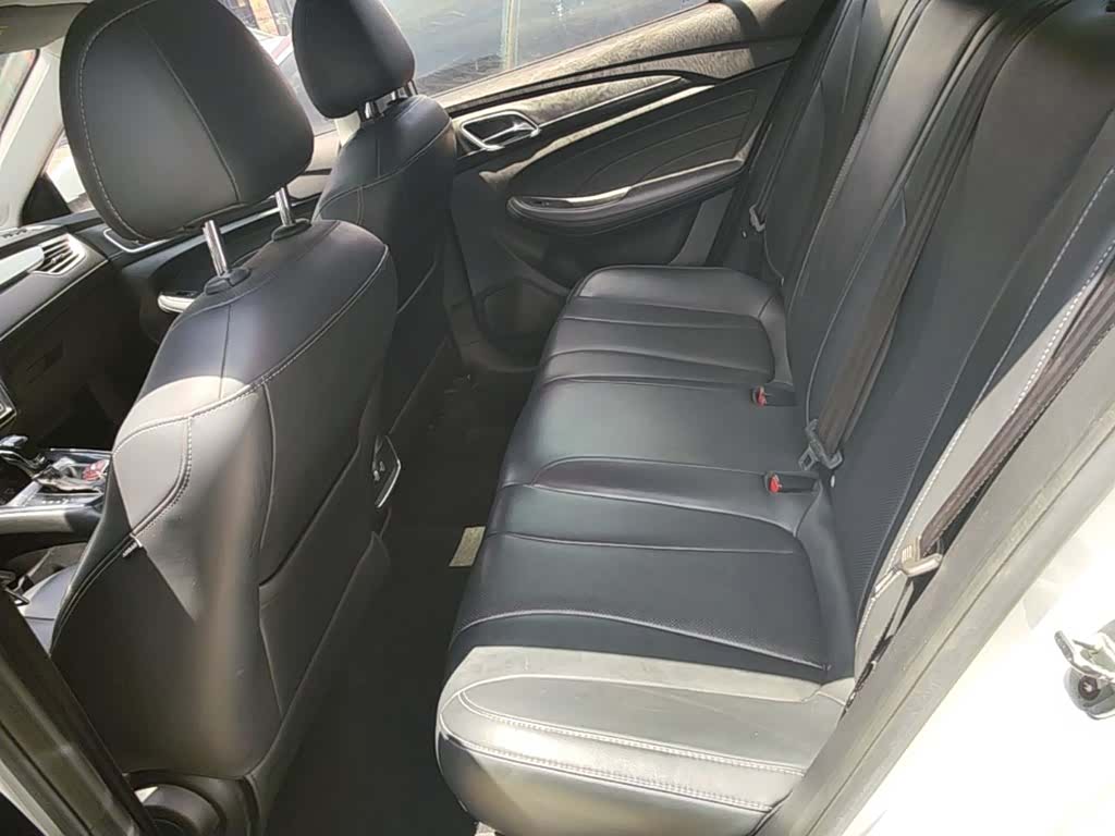 Roewe i5, 2020 17