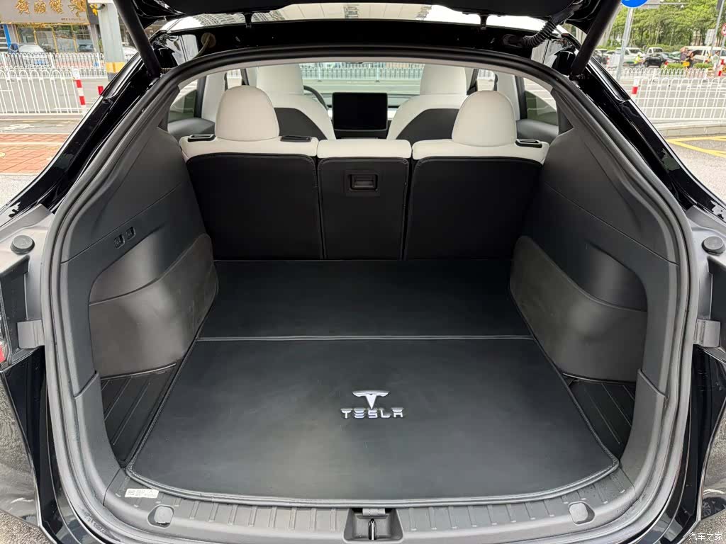 Tesla Model Y, 2023 6
