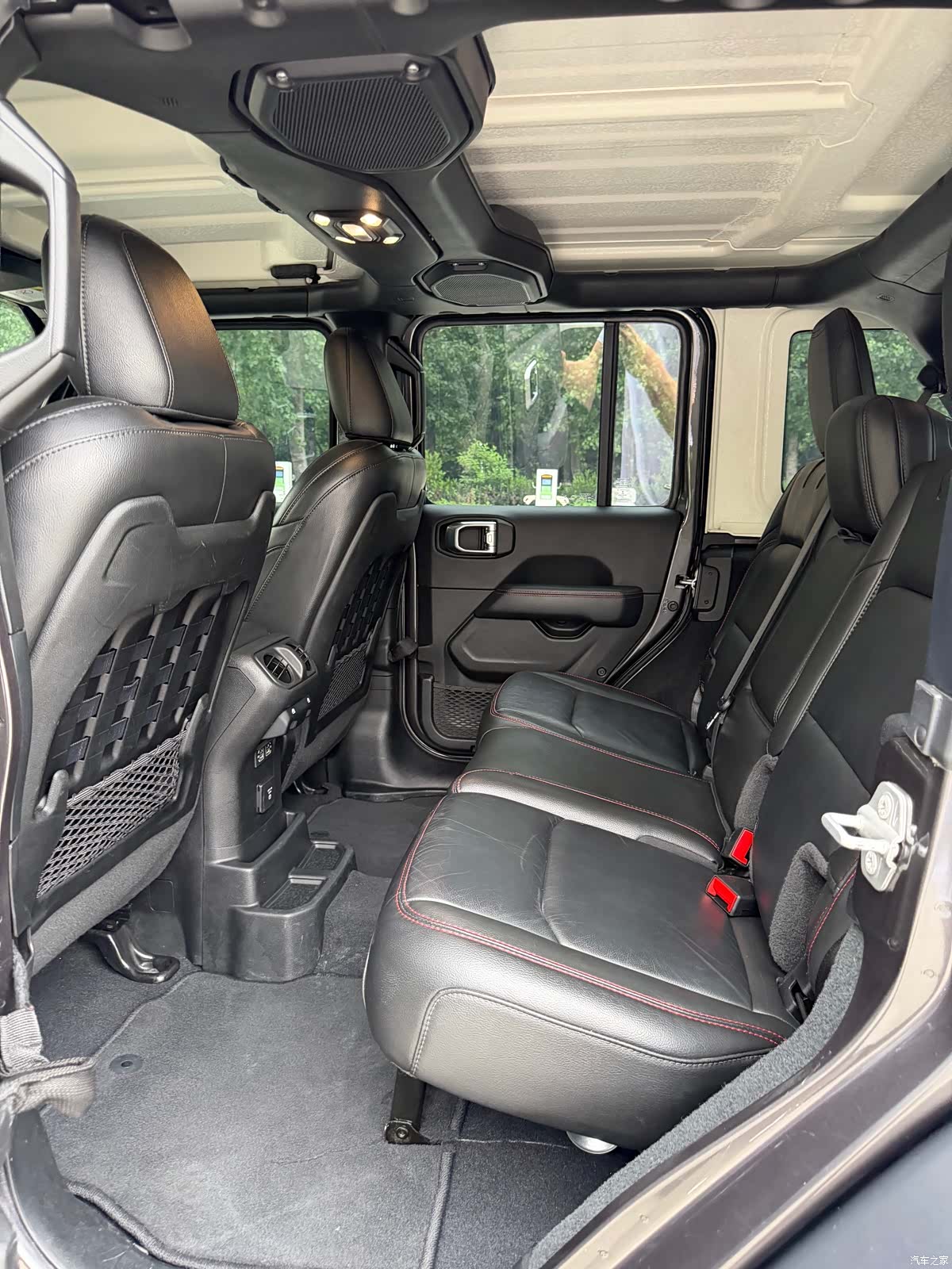 Jeep Wrangler, 2023 29