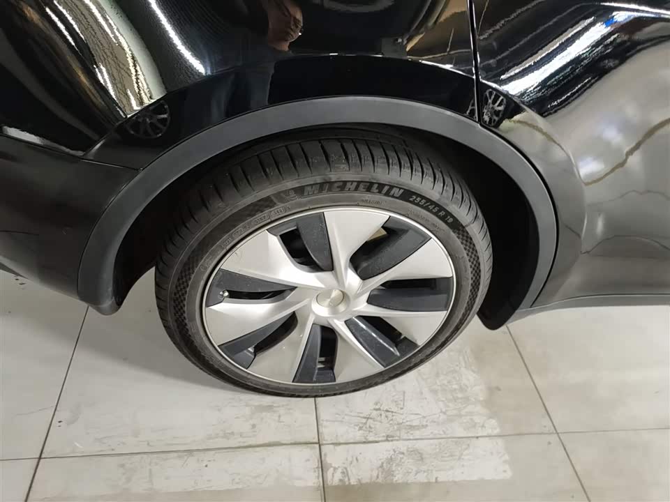 Tesla Model Y Tesla Model Y