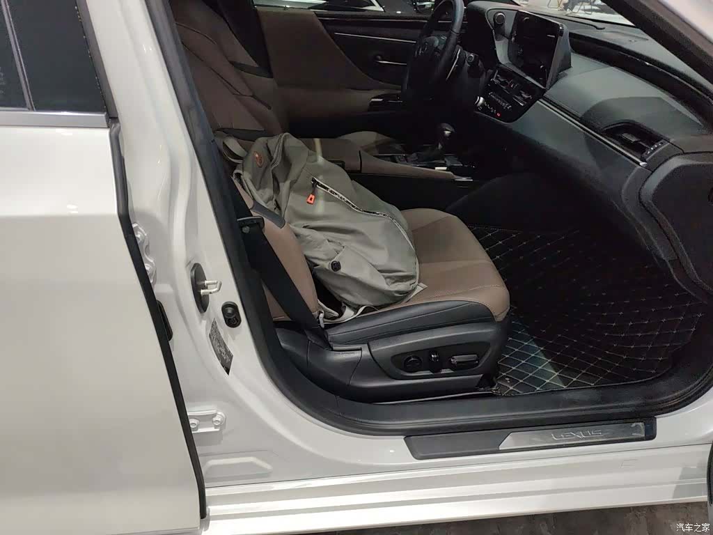 Lexus ES, 2024 20