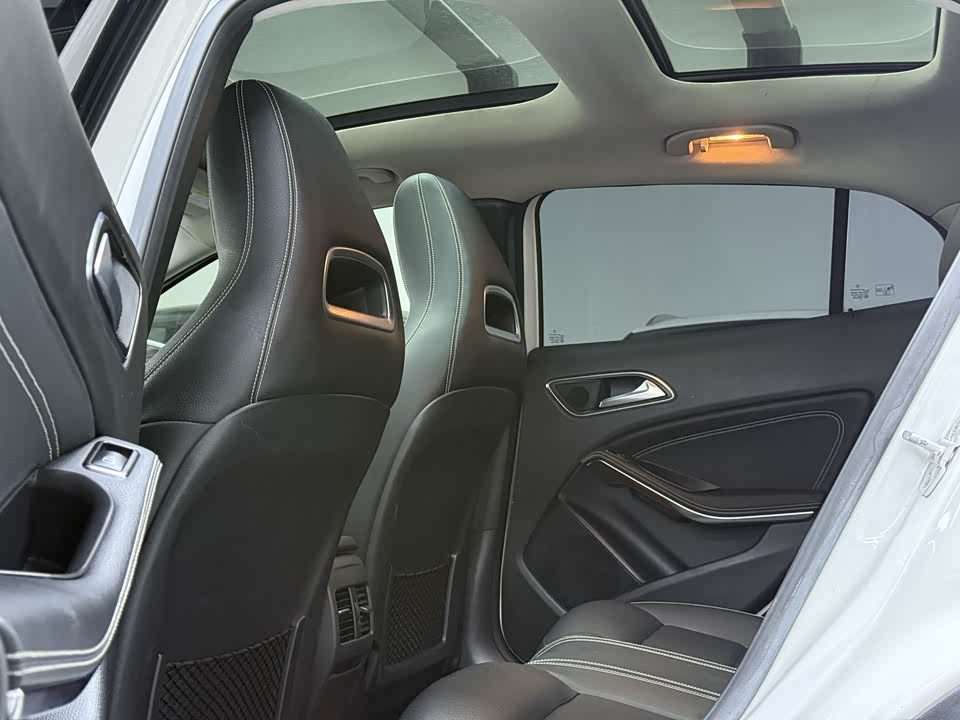 Mercedes-Benz GLA Mercedes-Benz GLA
