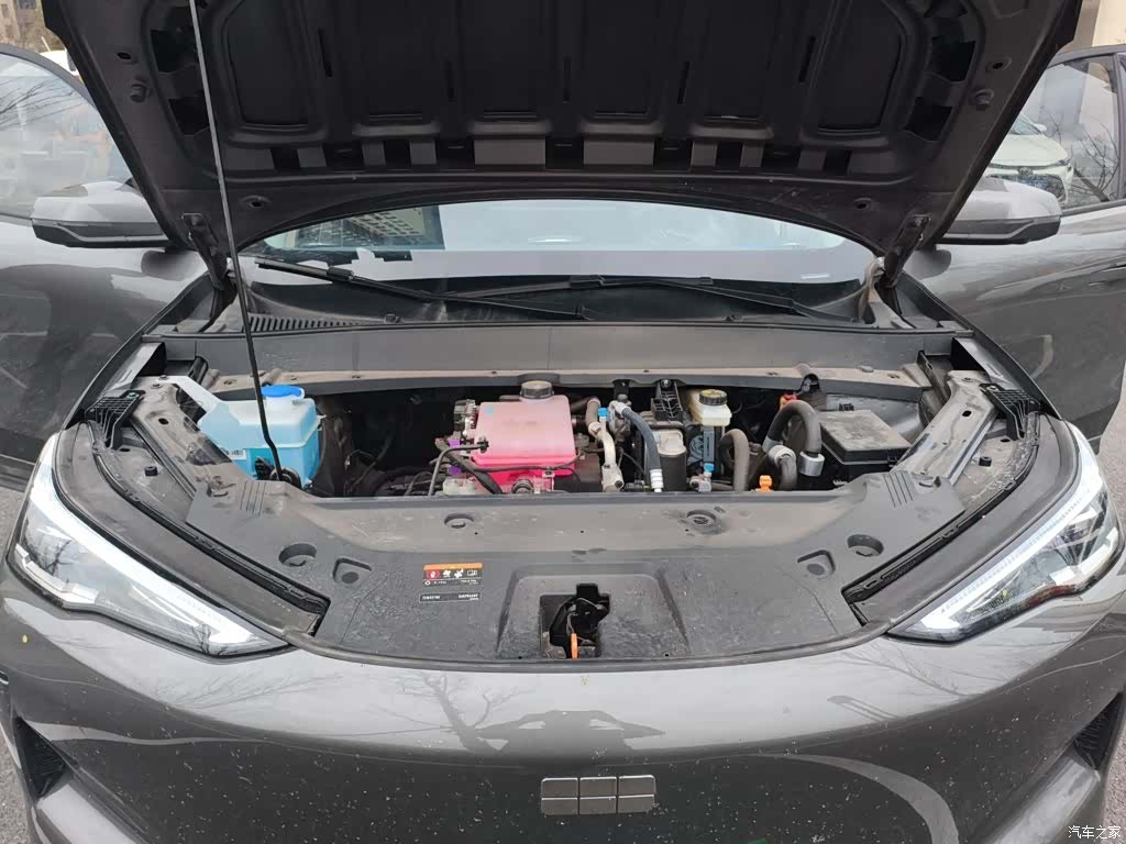 Geely Galaxy E5, 2025 11