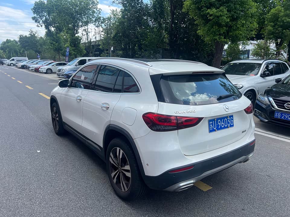 Mercedes-Benz GLA Mercedes-Benz GLA