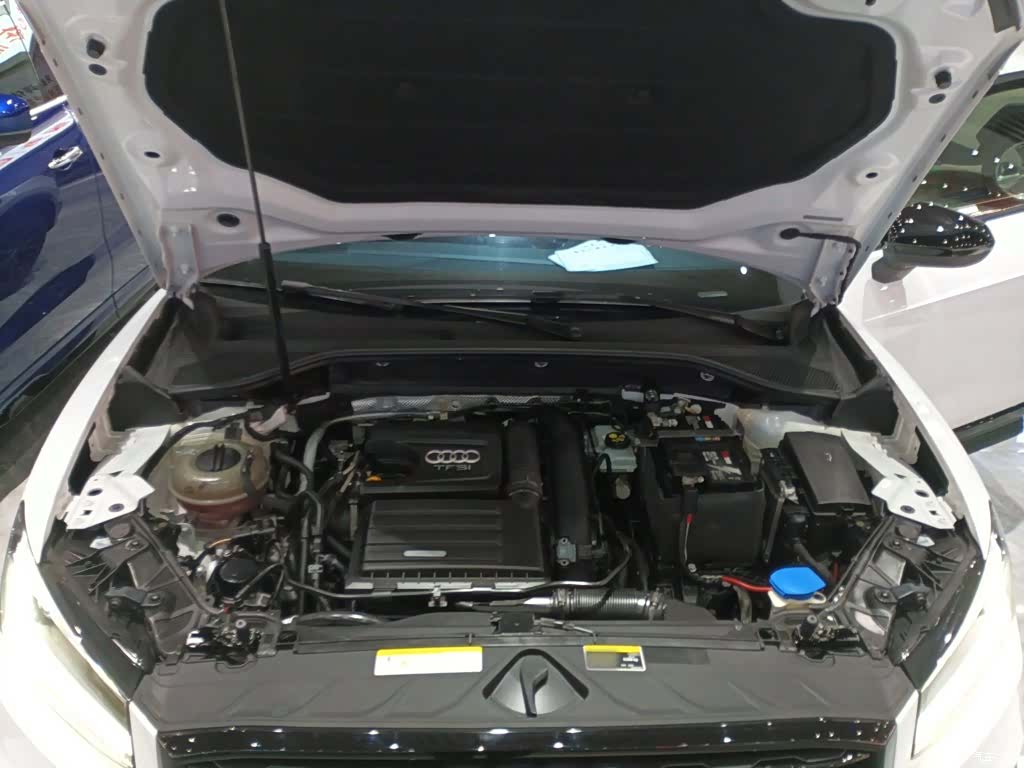 Audi Q2L, 2019 16