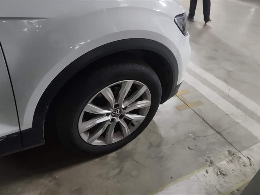 Volkswagen T-ROC exploring Songs