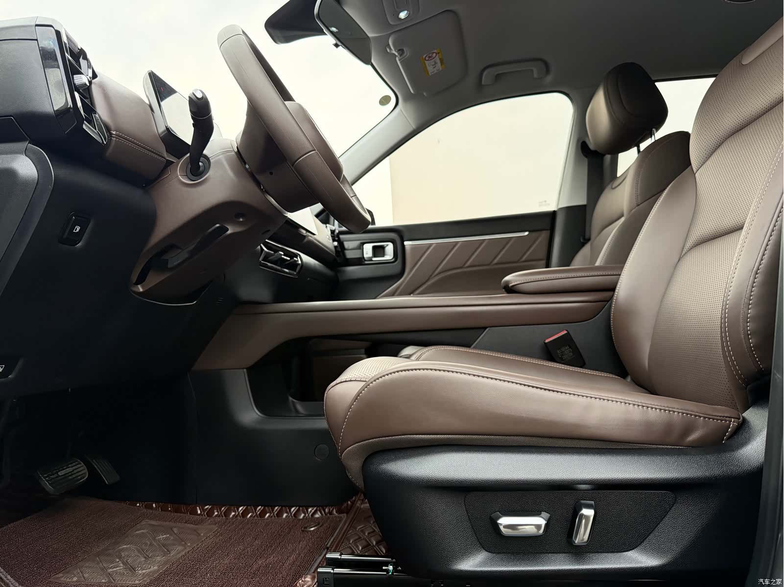 Wuling 560, 2025 16