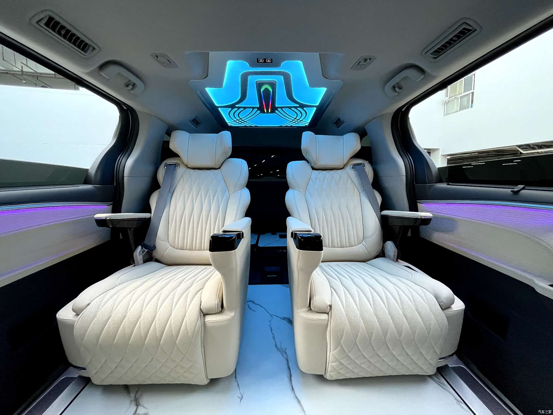 Toyota Sienna, 2025 11