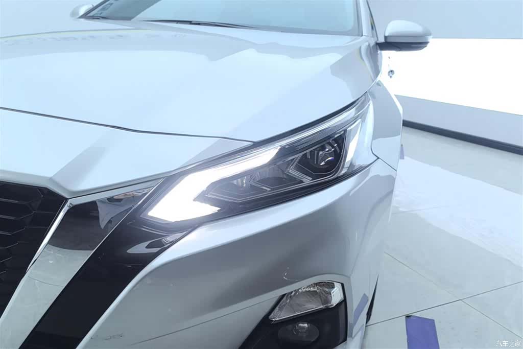 Nissan Teana, 2023 все фото