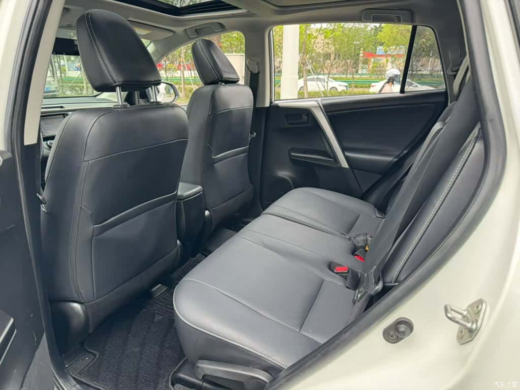 Toyota RAV4, 2016 23