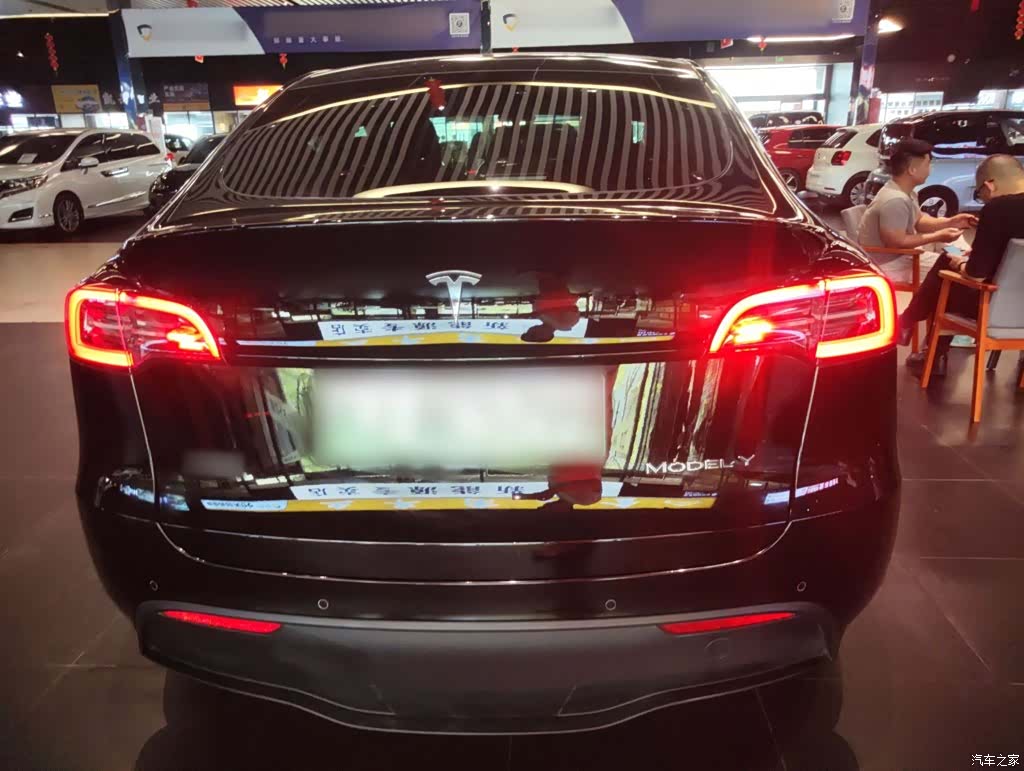 Tesla Model Y, 2024 6