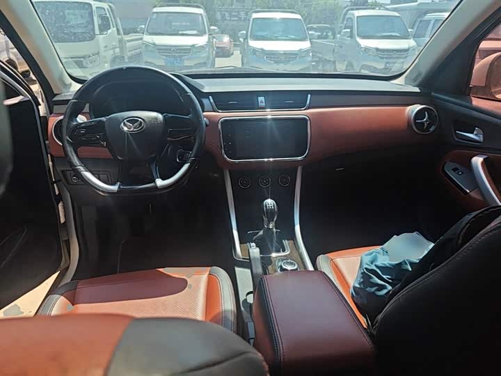 BAIC Huansu S3 2016 S3 L 1.5L МКПП zun xiang xing
