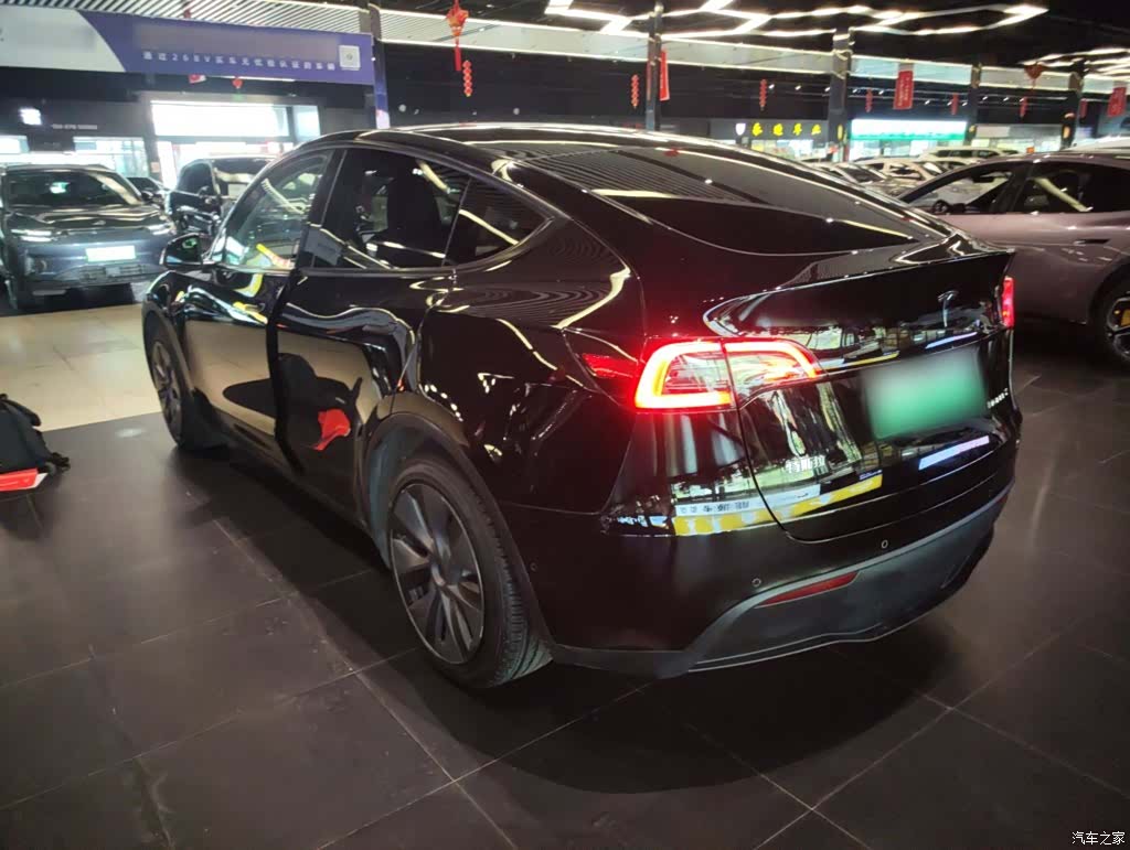 Tesla Model Y, 2024 все фото