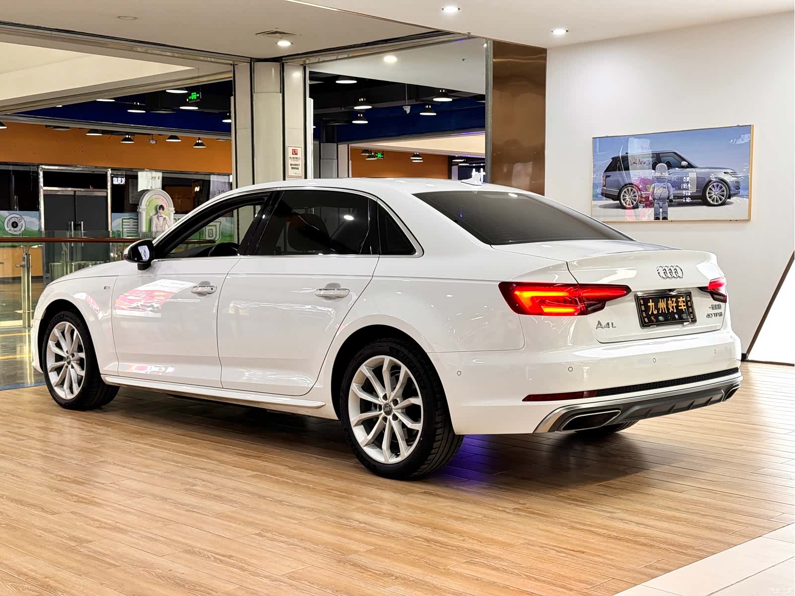Audi A4L, 2019 все фото