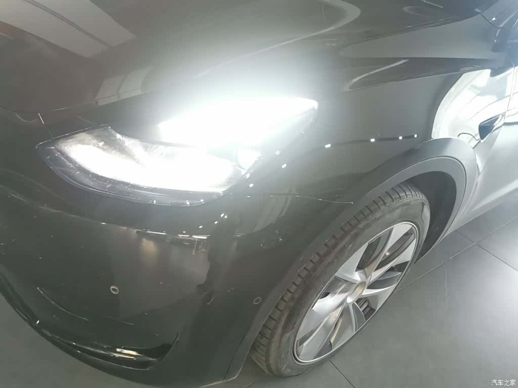Tesla Model Y, 2023 18
