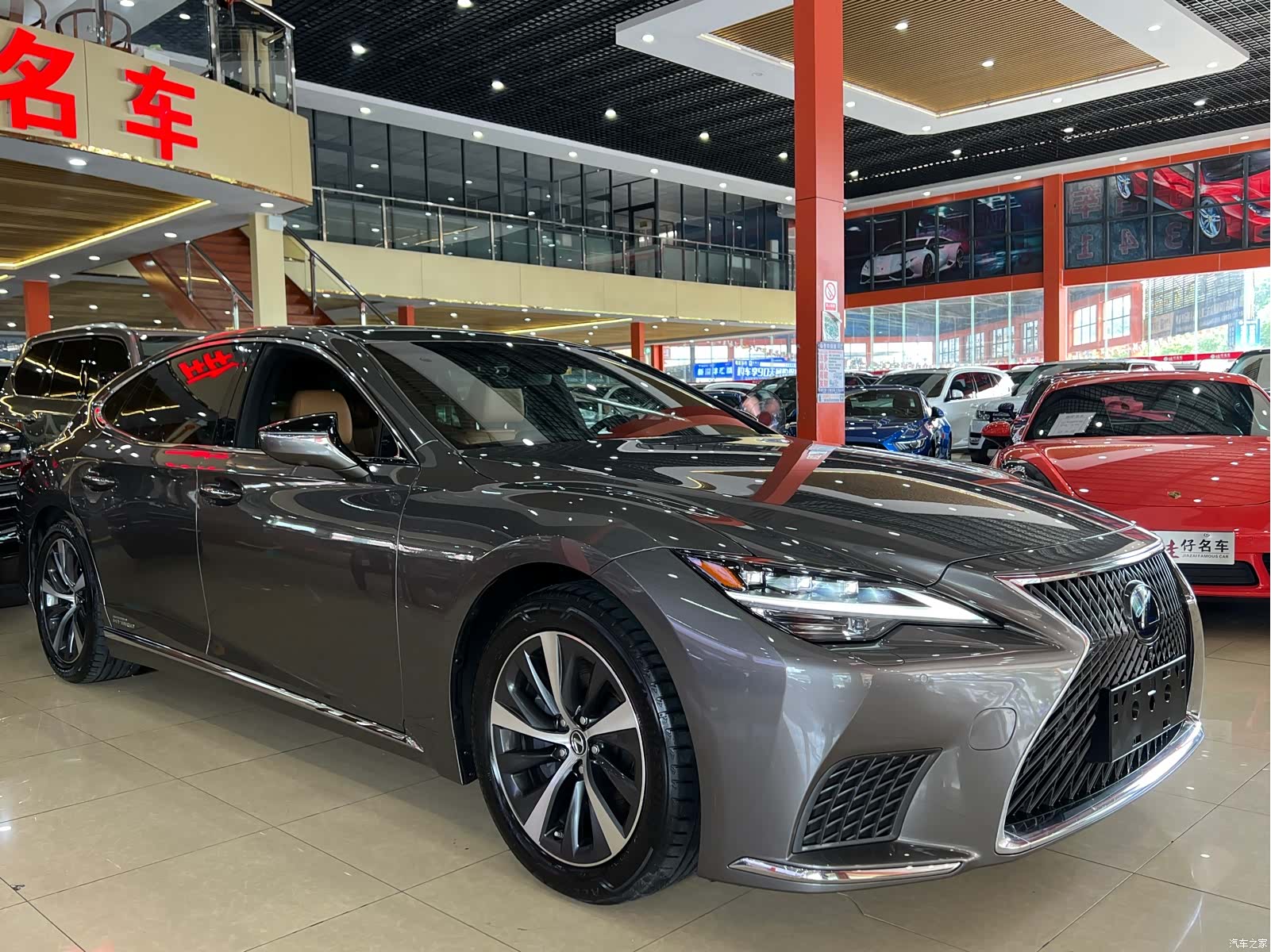 Lexus LS, 2021 3