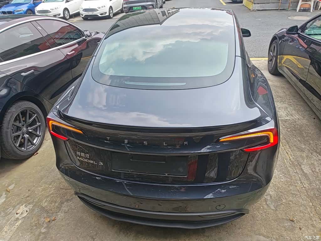 Tesla Model 3, 2025 4