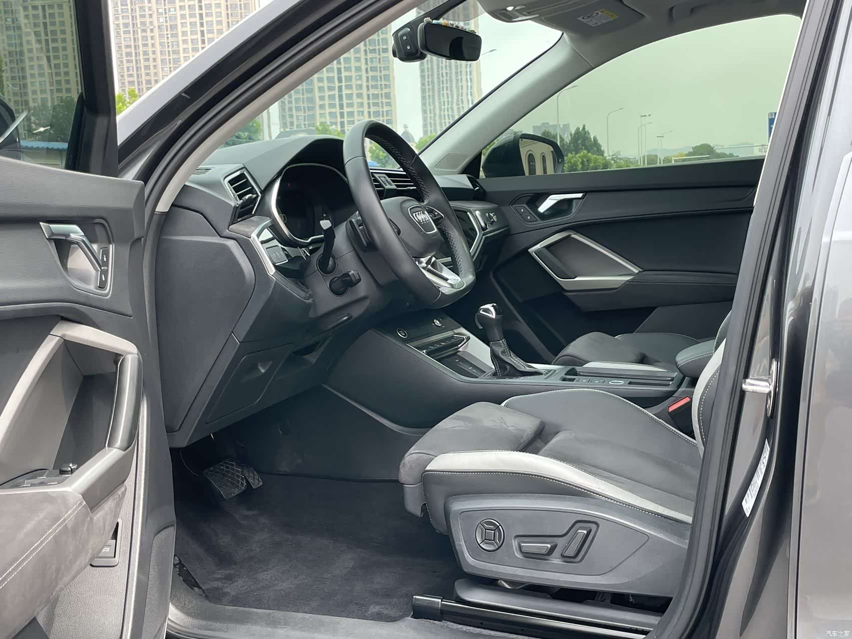 Audi Q3, 2023 4