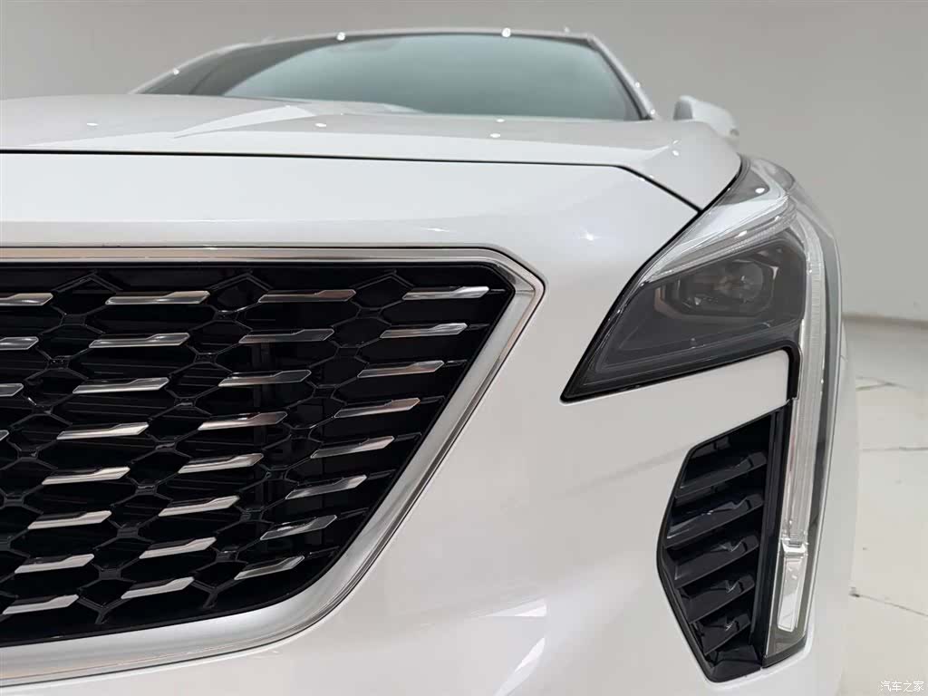 Cadillac XT4, 2023 2
