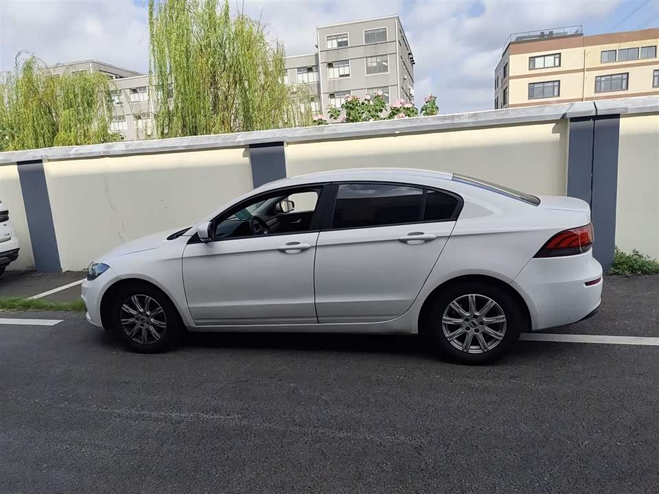 Qoros 3