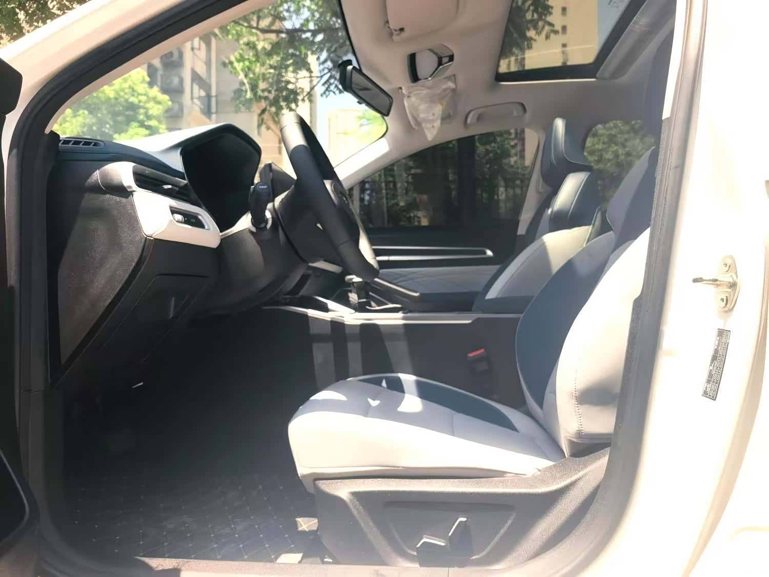 Geely Emgrand, 2022 все фото