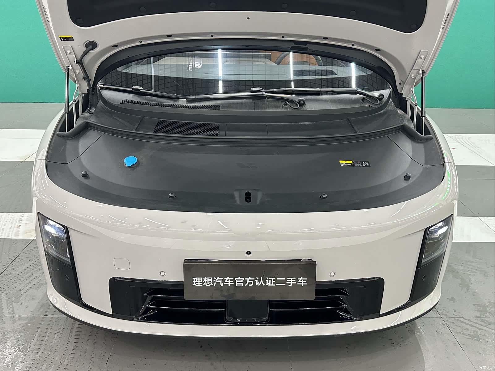 Li Auto i8, 2025 10