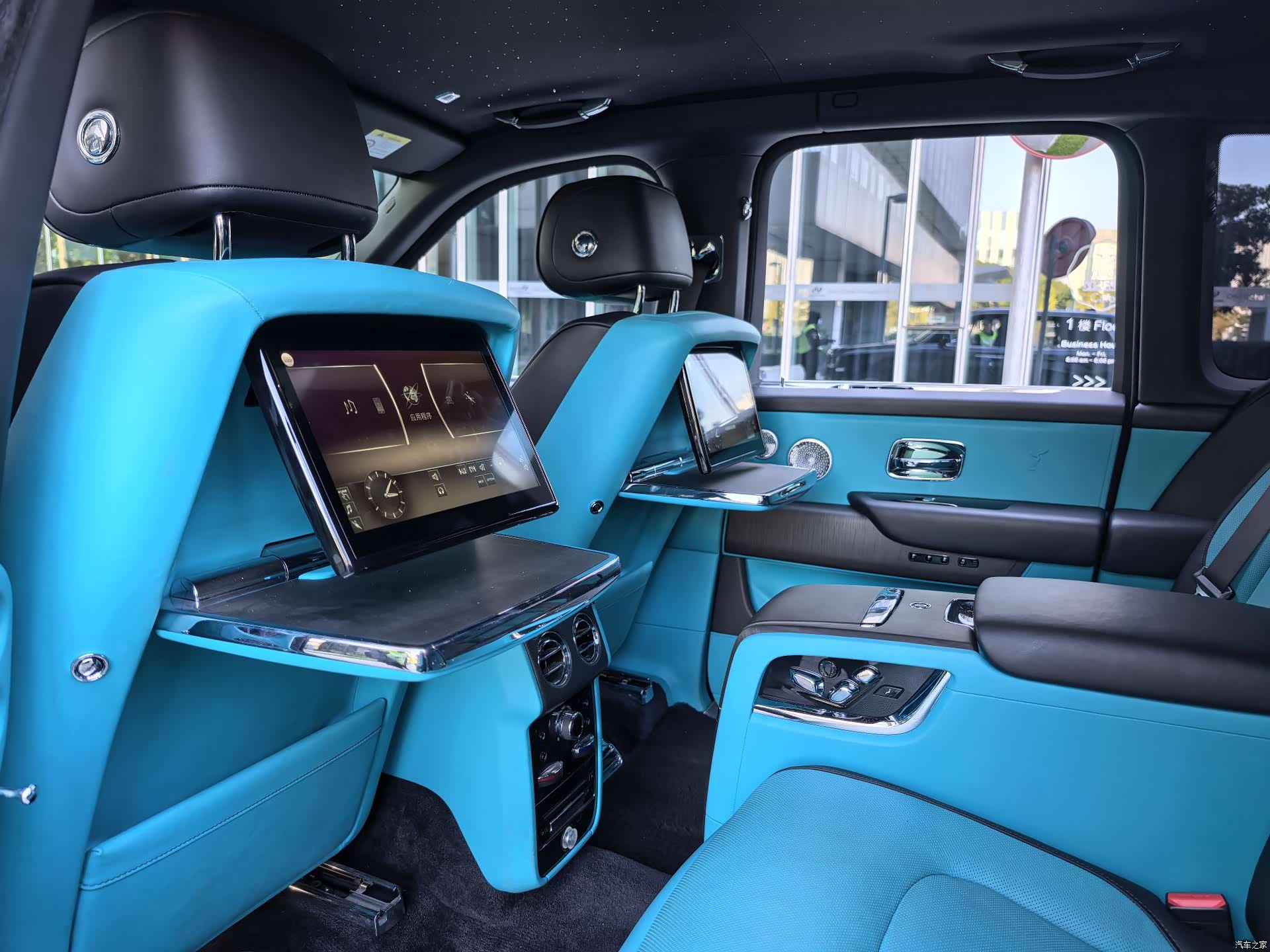 Rolls-Royce Cullinan, 2022 14