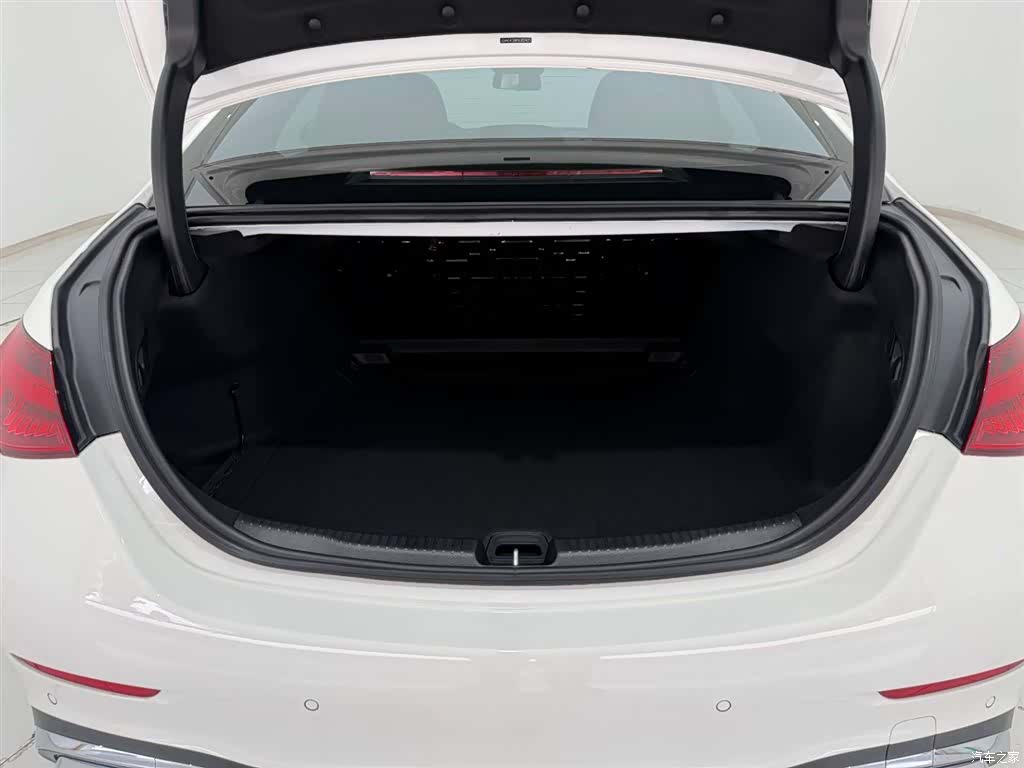 Mercedes-Benz C-Class, 2021 14