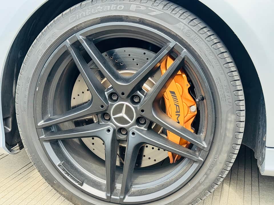 Mercedes-Benz CLS Mercedes-Benz CLS