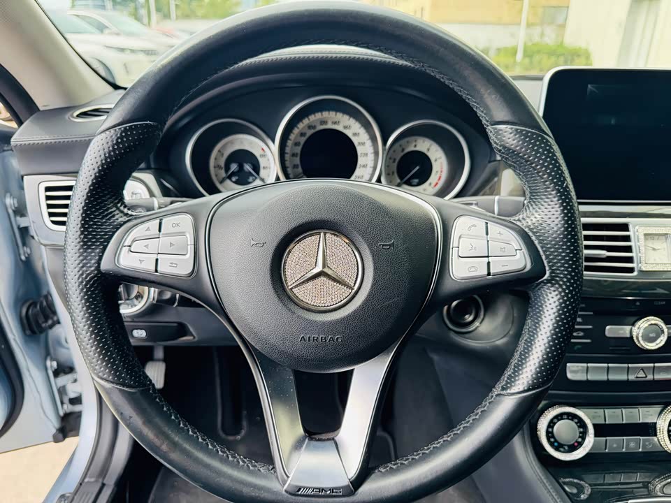 Mercedes-Benz CLS Mercedes-Benz CLS