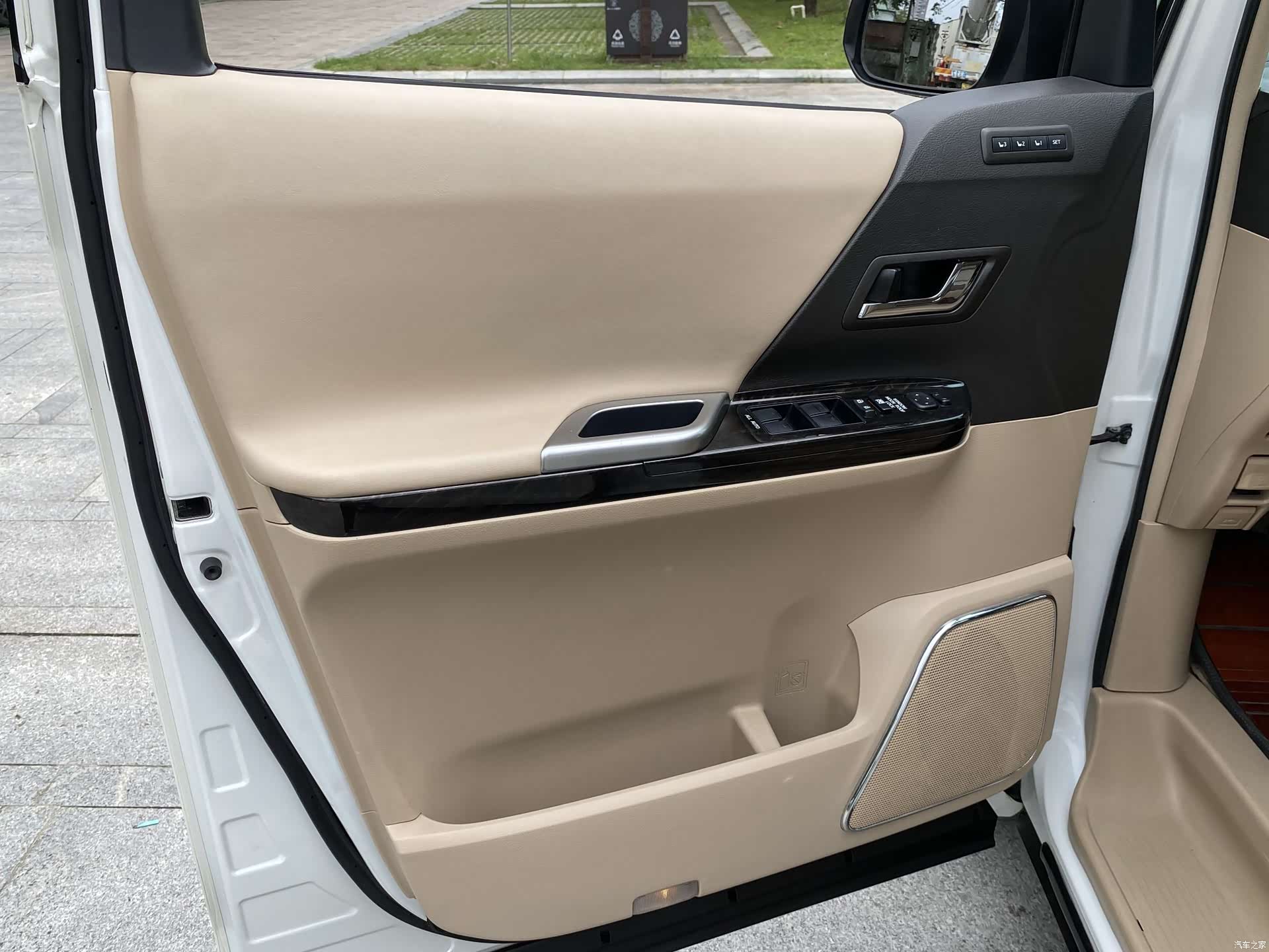 Toyota Alphard, 2012 18