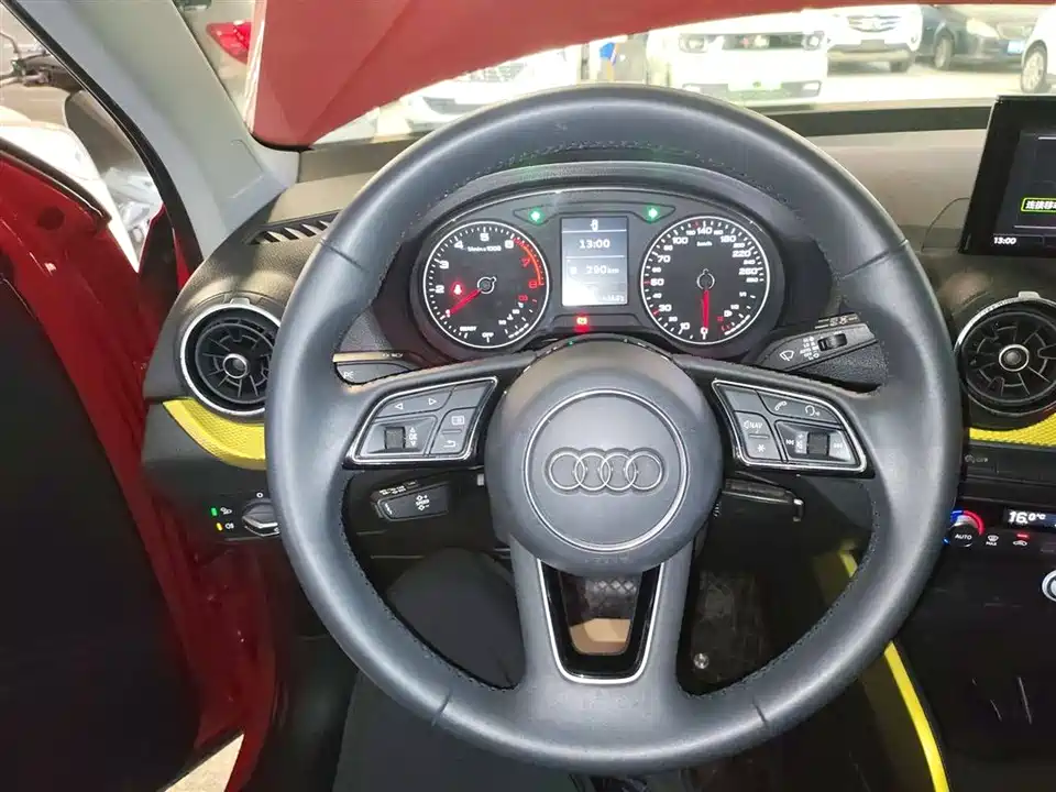 Audi Q2L