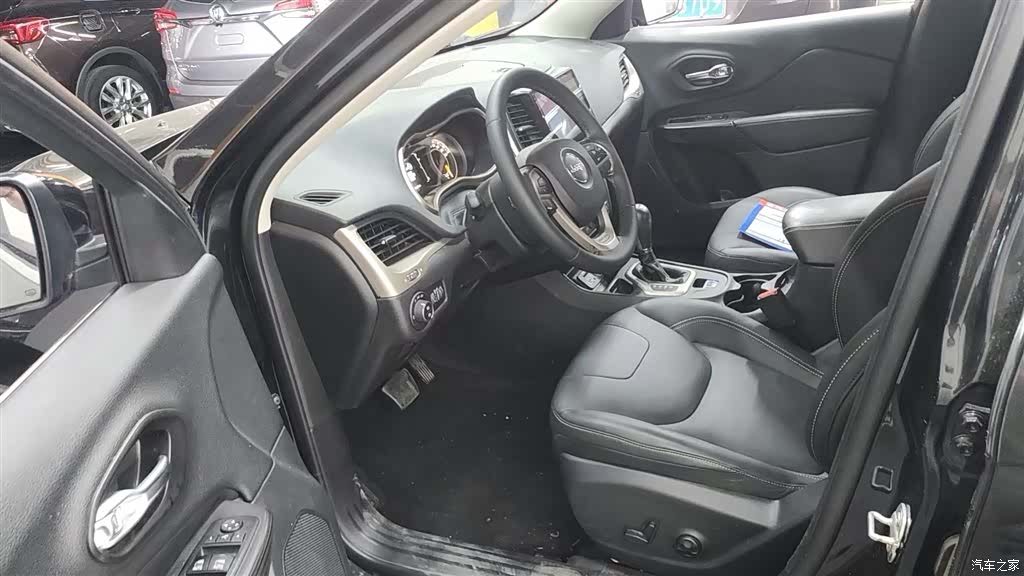 Jeep Cherokee, 2018 9
