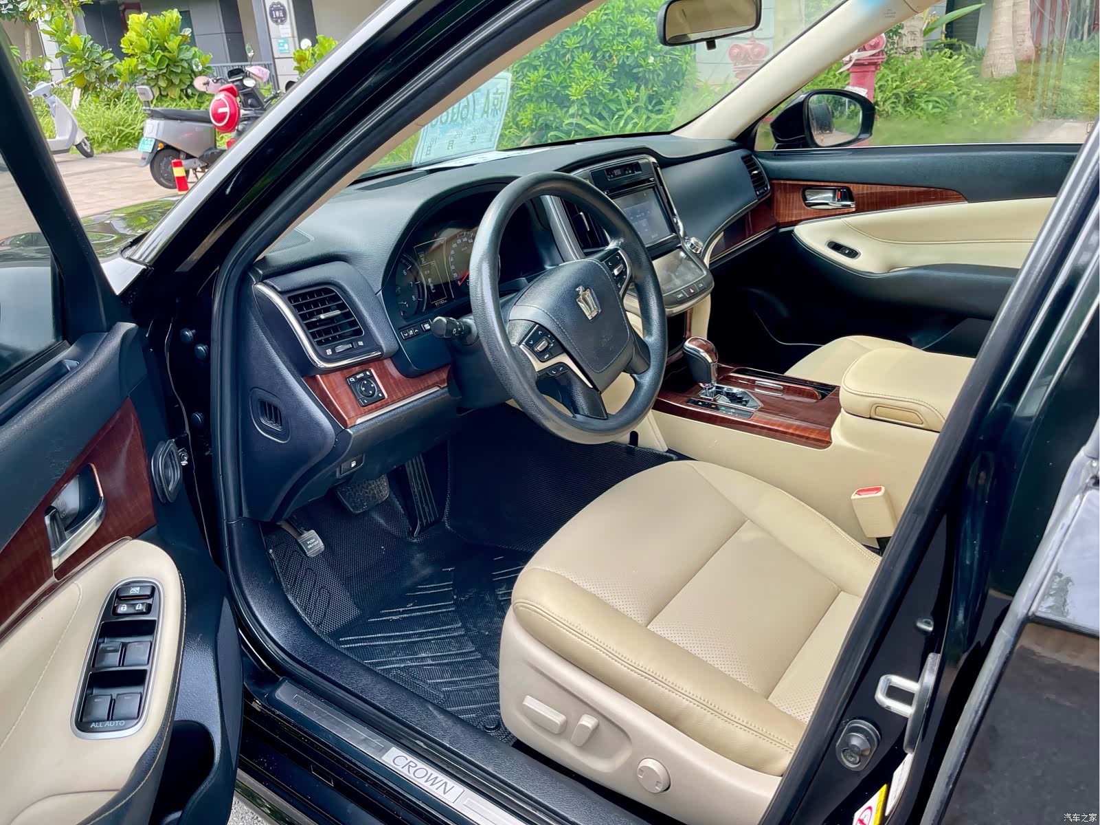 Toyota Crown, 2017 4
