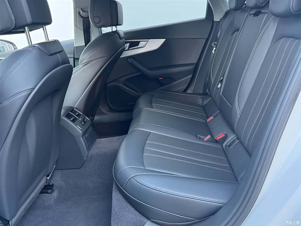 Audi A4L, 2025 13