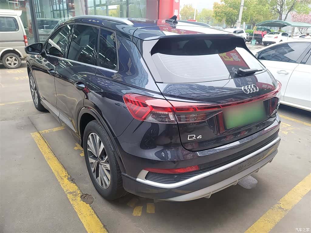 Audi Q4 e-tron, 2023 все фото