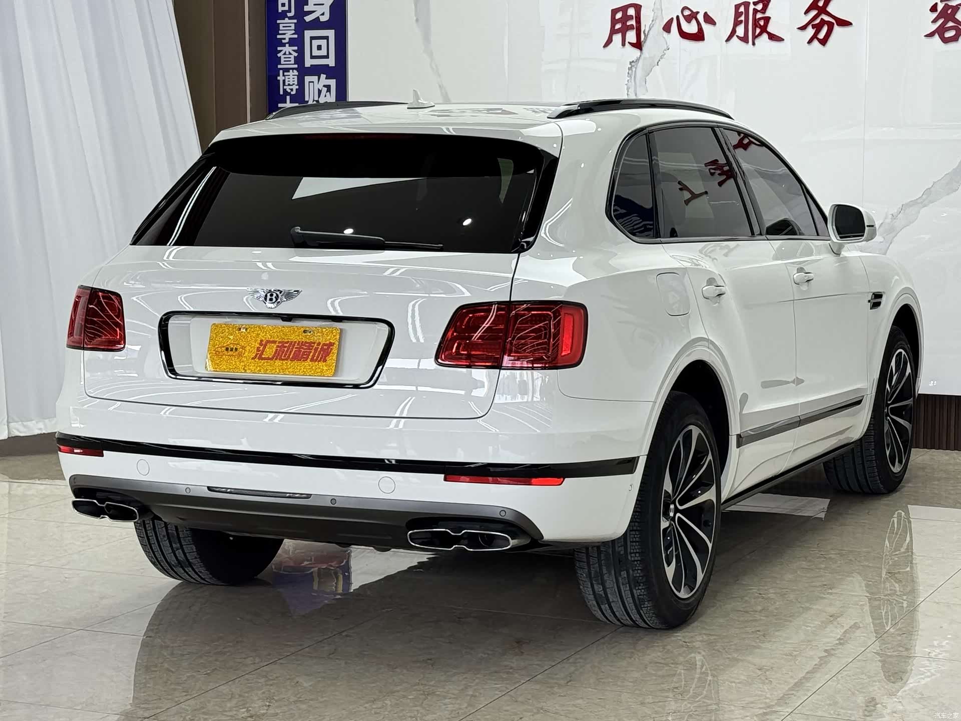 Bentley Bentayga, 2019 23