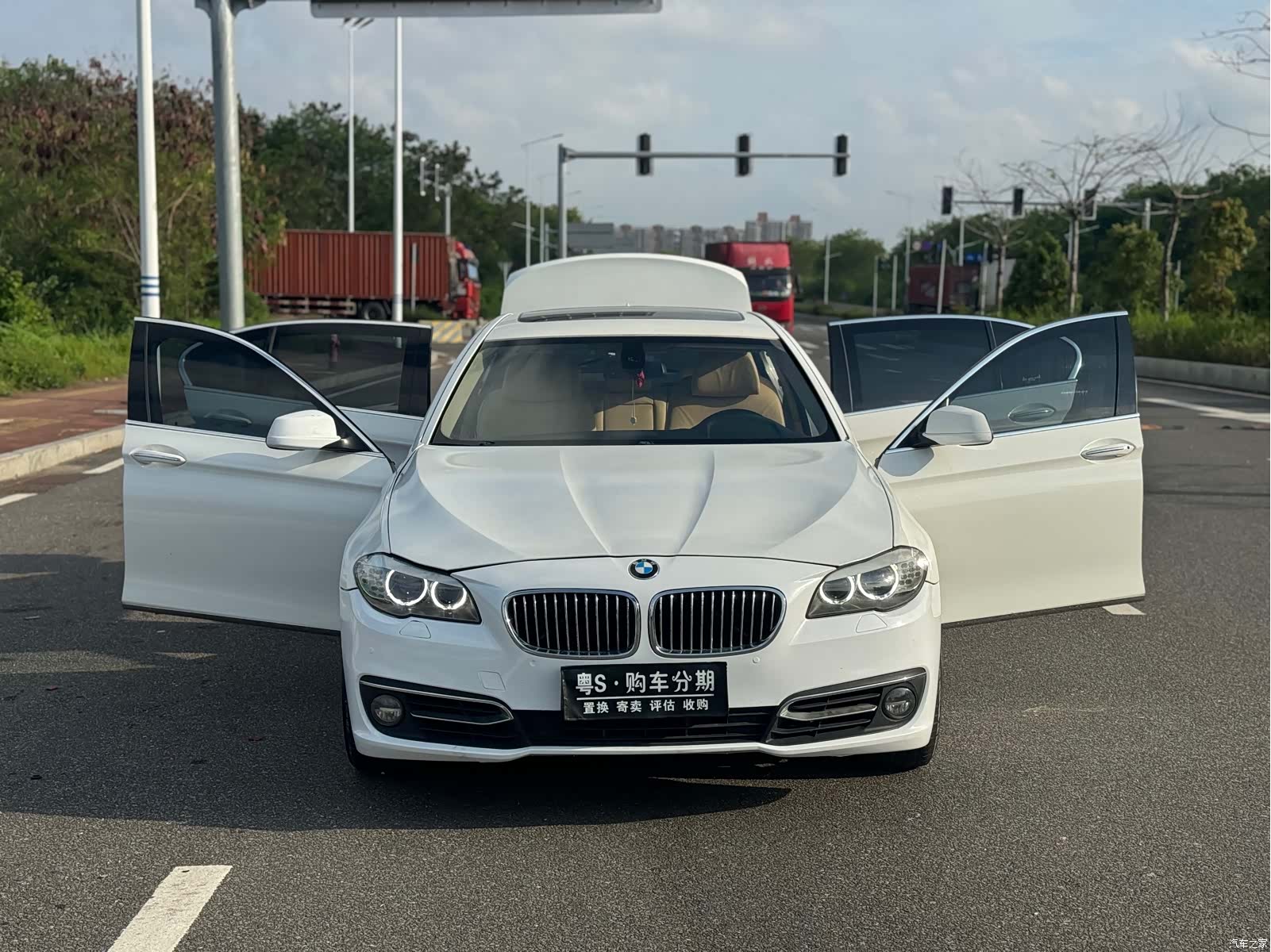 BMW 5 Series, 2011 24