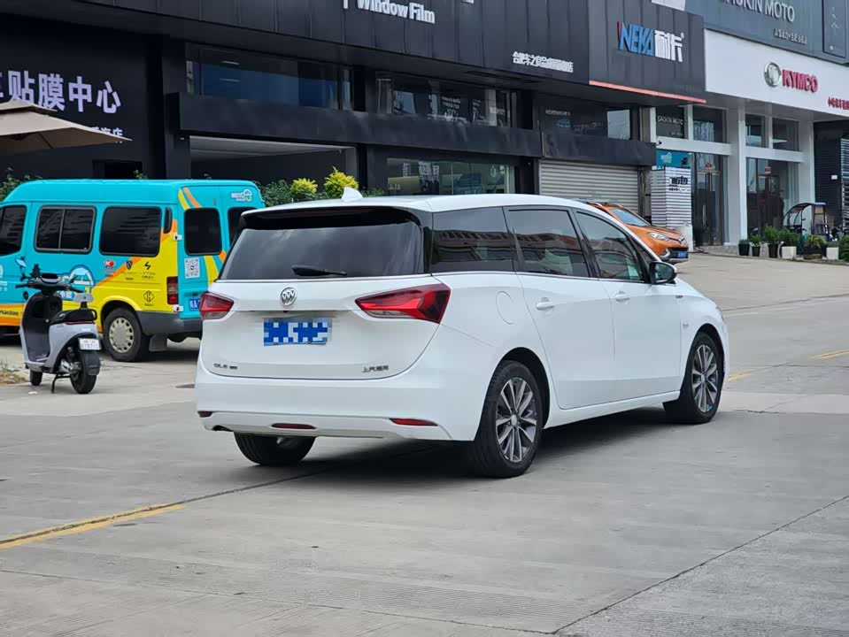 Buick GL6 Buick GL6