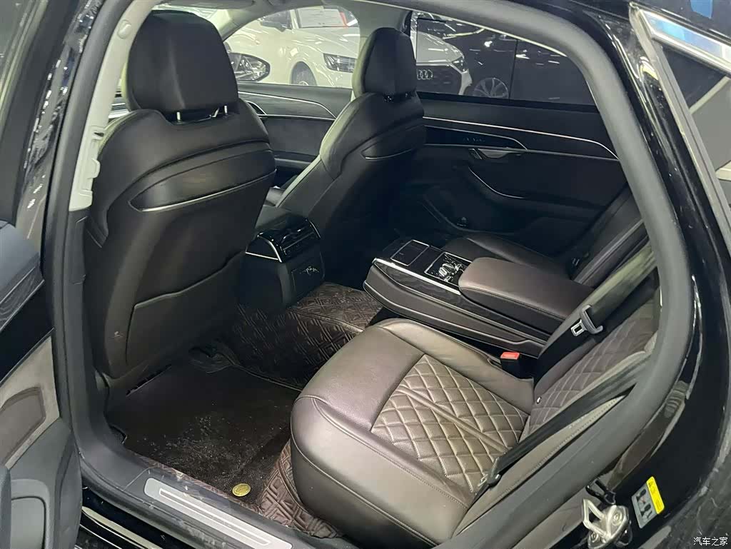 Audi A8L, 2022 все фото