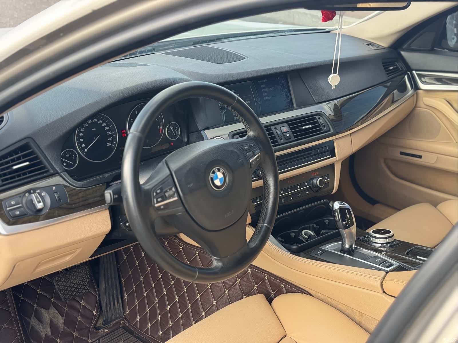 BMW 5 Series, 2011 13