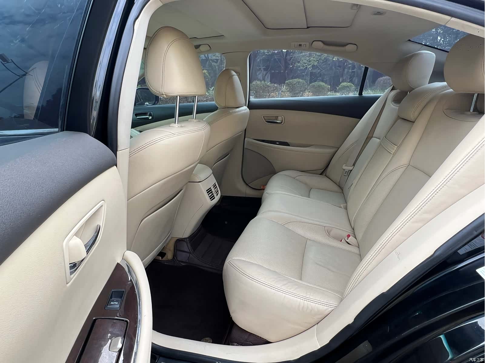 Lexus ES, 2011 11