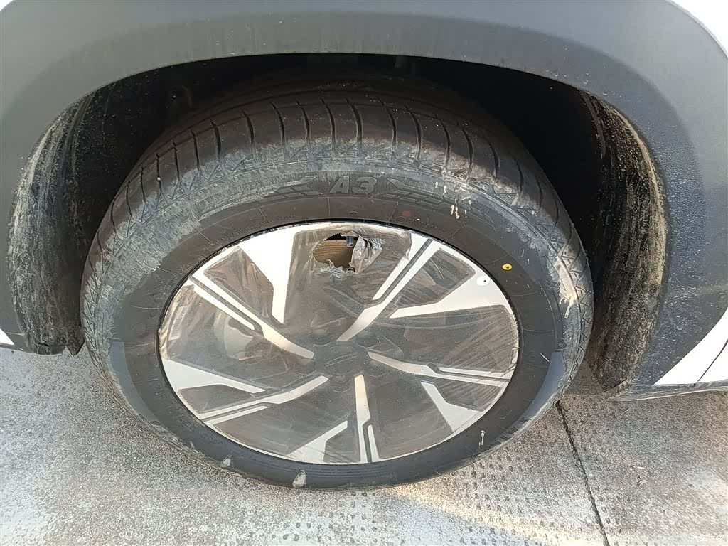 Geely Boyue, 2026 23