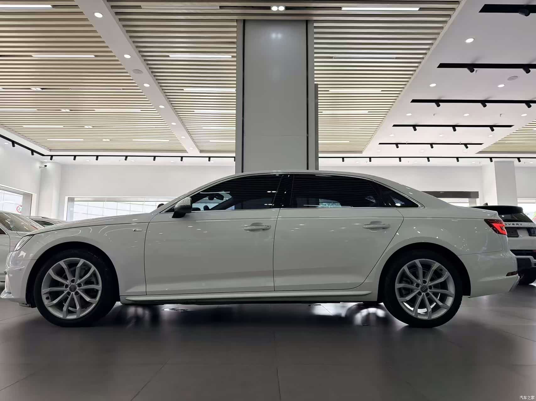 Audi A4L, 2019 3